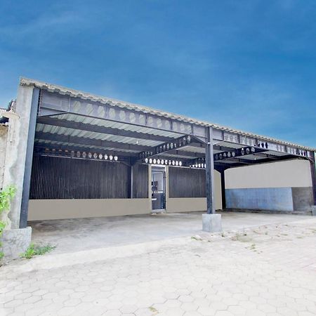 Spot On 93245 Guest House Mulia Dua Syariah Klaten Bagian luar foto