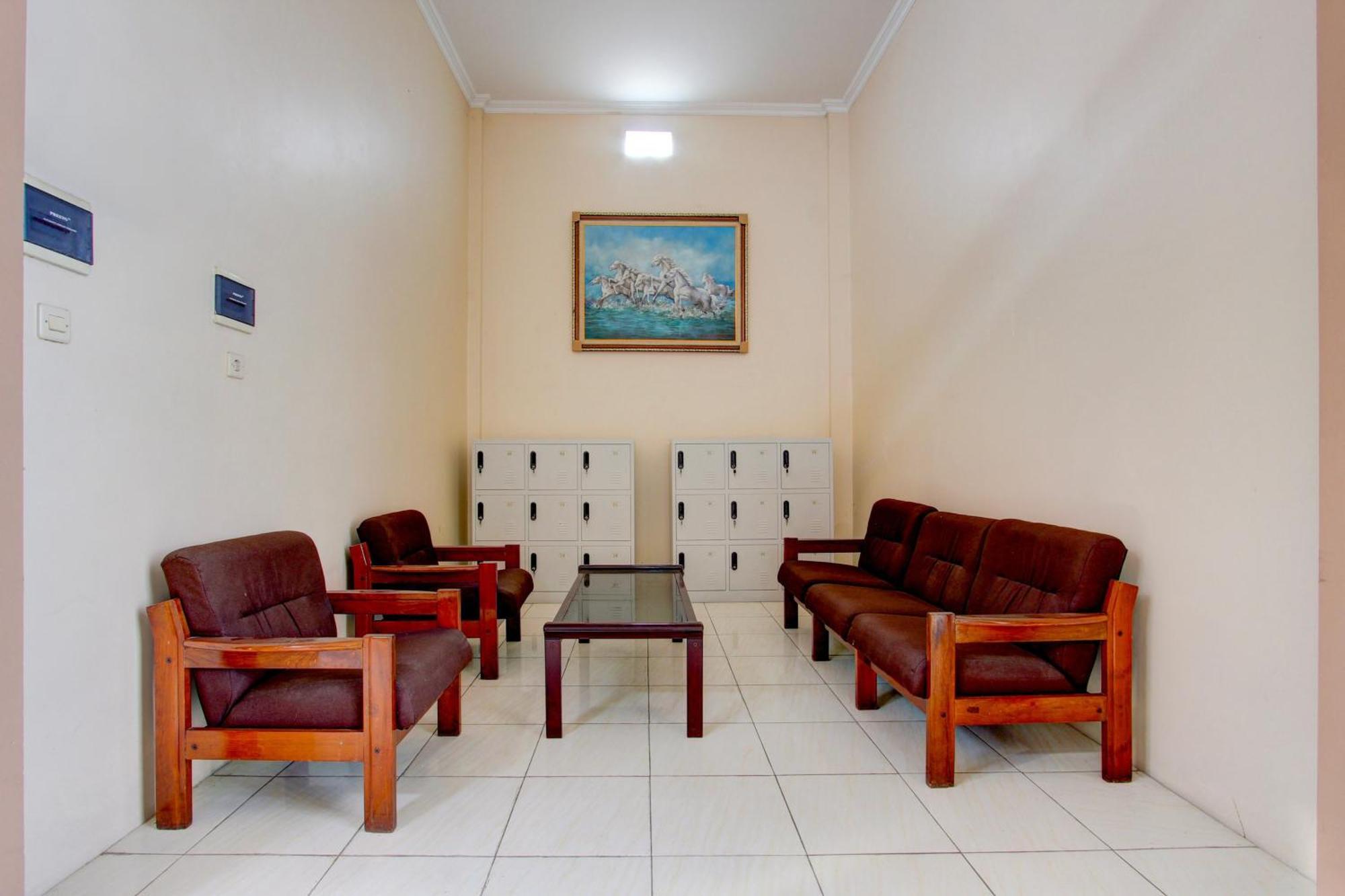 Spot On 93245 Guest House Mulia Dua Syariah Klaten Bagian luar foto