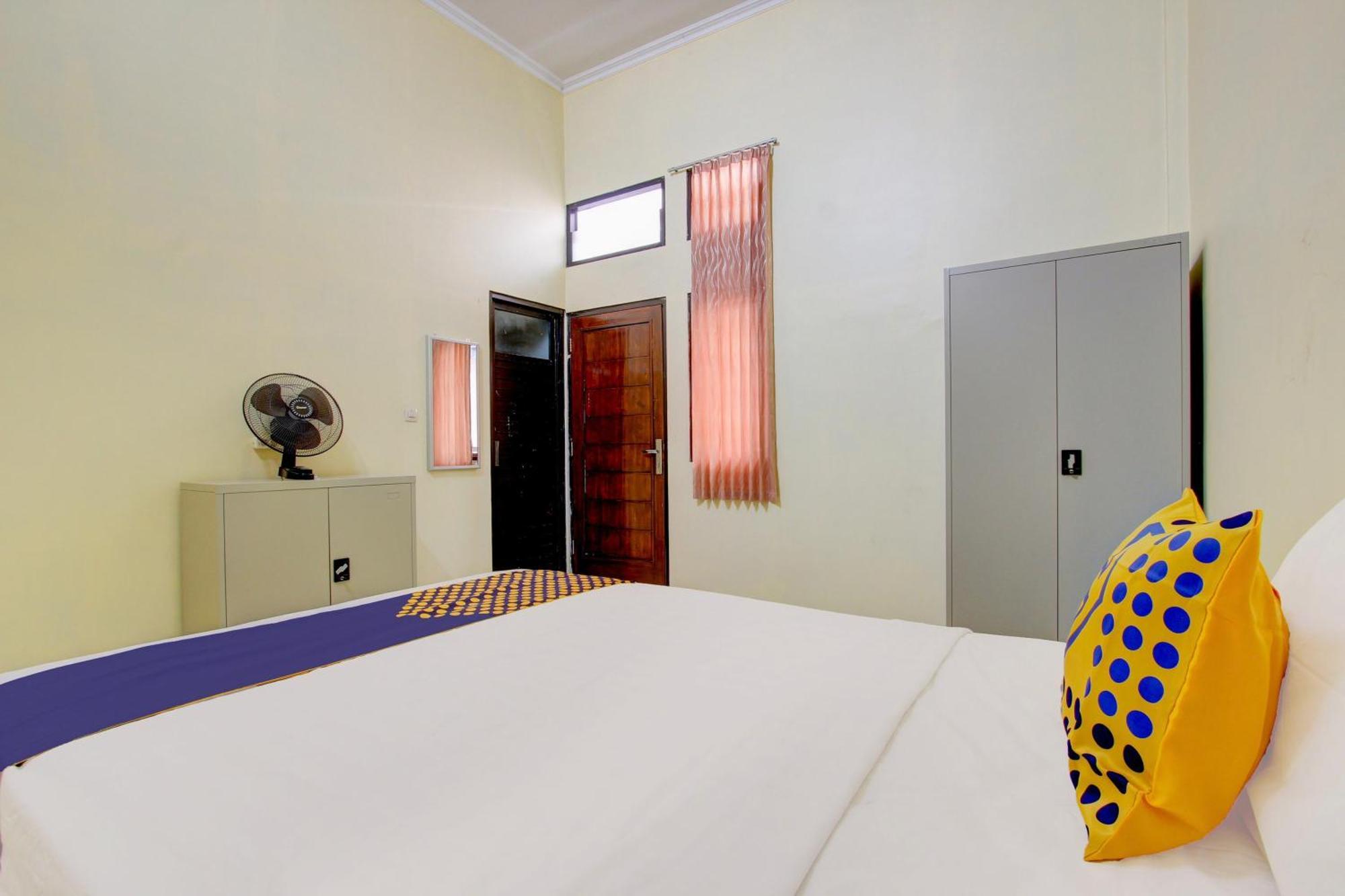 Spot On 93245 Guest House Mulia Dua Syariah Klaten Bagian luar foto