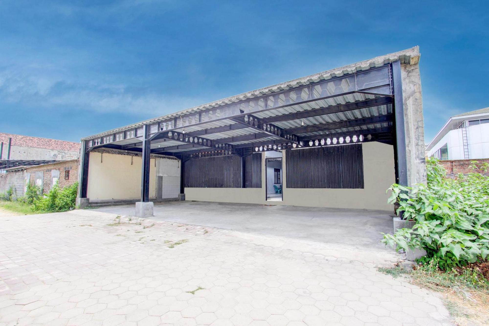 Spot On 93245 Guest House Mulia Dua Syariah Klaten Bagian luar foto