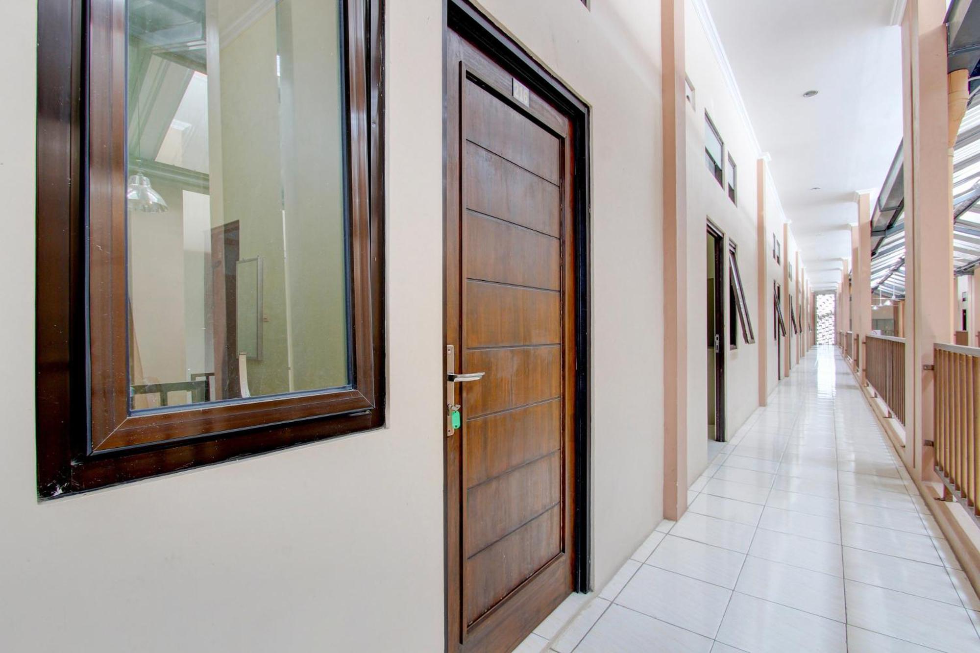 Spot On 93245 Guest House Mulia Dua Syariah Klaten Bagian luar foto