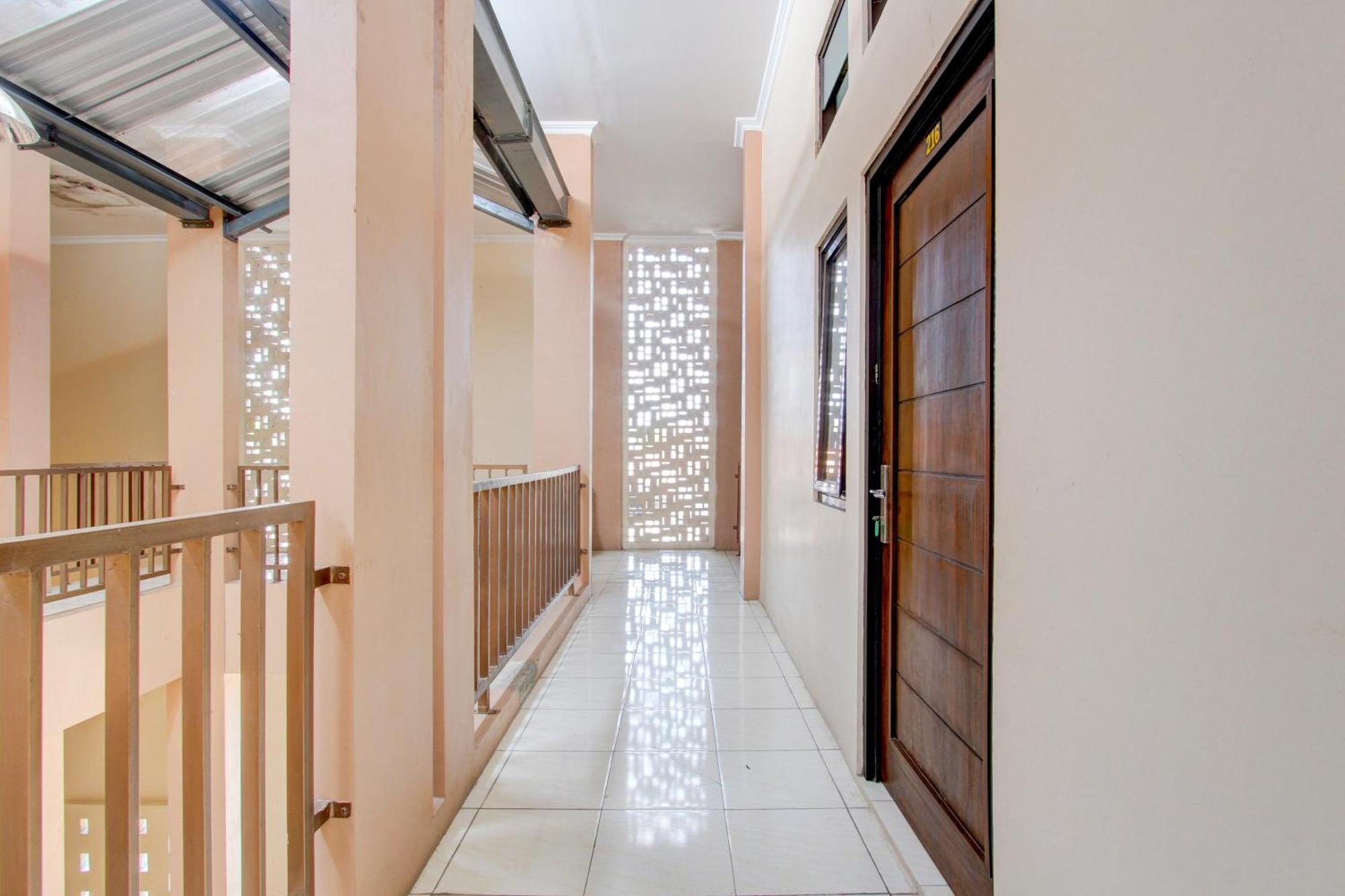 Spot On 93245 Guest House Mulia Dua Syariah Klaten Bagian luar foto