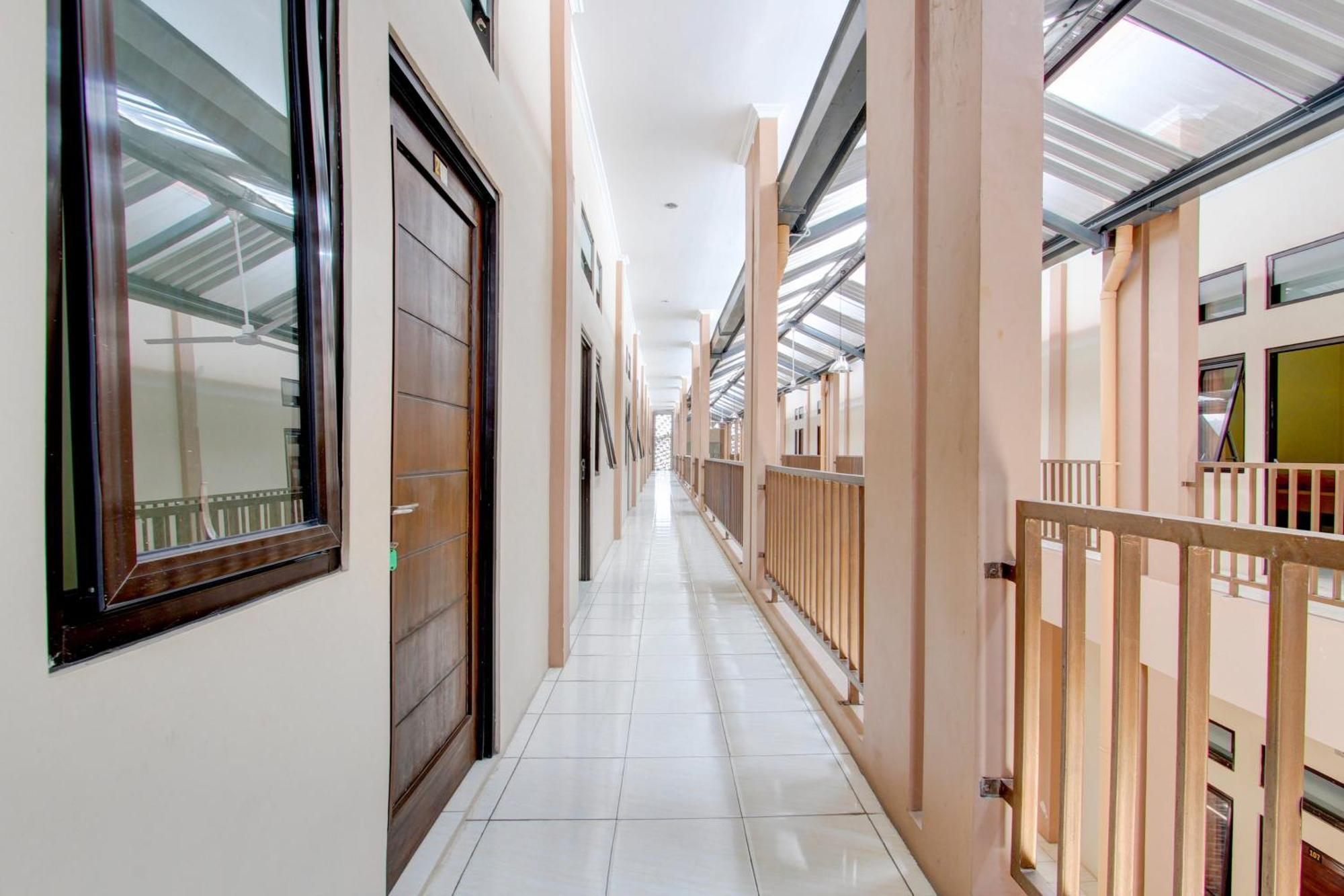 Spot On 93245 Guest House Mulia Dua Syariah Klaten Bagian luar foto